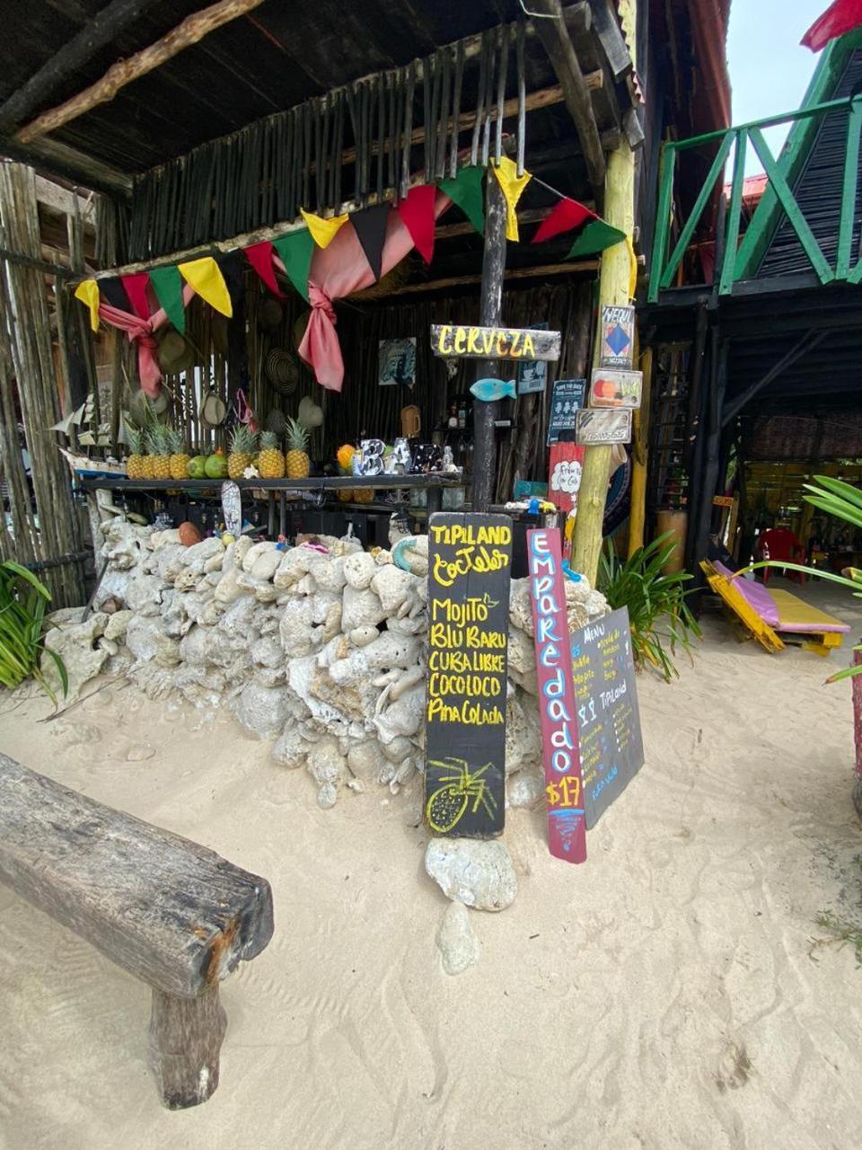 Tipiland Baru La Casa Del Mono Hotel Playa Blanca Eksteriør billede